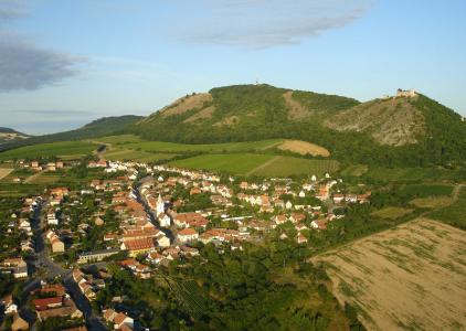 Hotovsson / CC BY-SA (https://creativecommons.org/licenses/by-sa/3.0)  https://commons.wikimedia.org/wiki/File:P%C3%A1lava,_norr.jpg